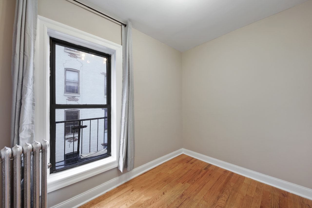 a room in Crown Heights photo 4