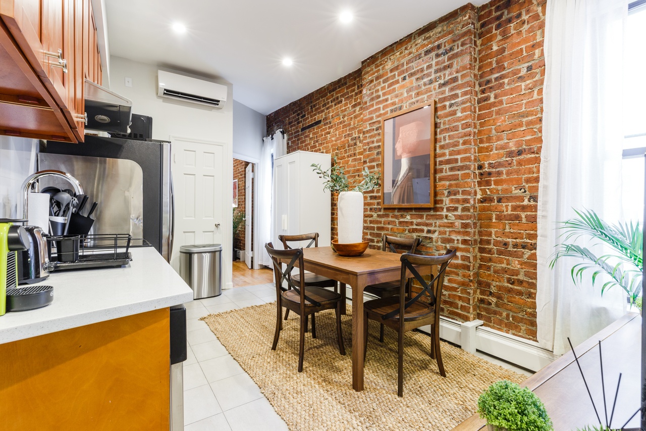 a room in Sutton Place photo 4