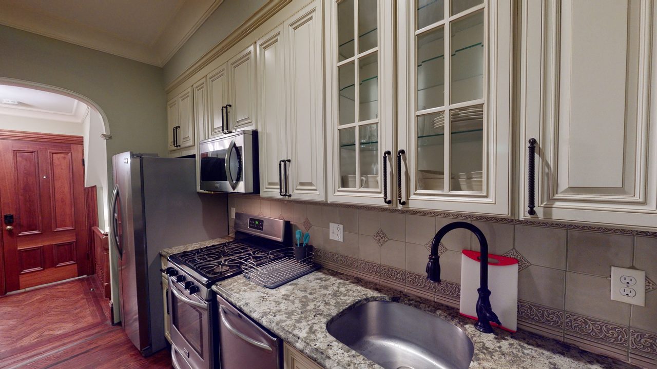 a room in Mission Hill photo 5