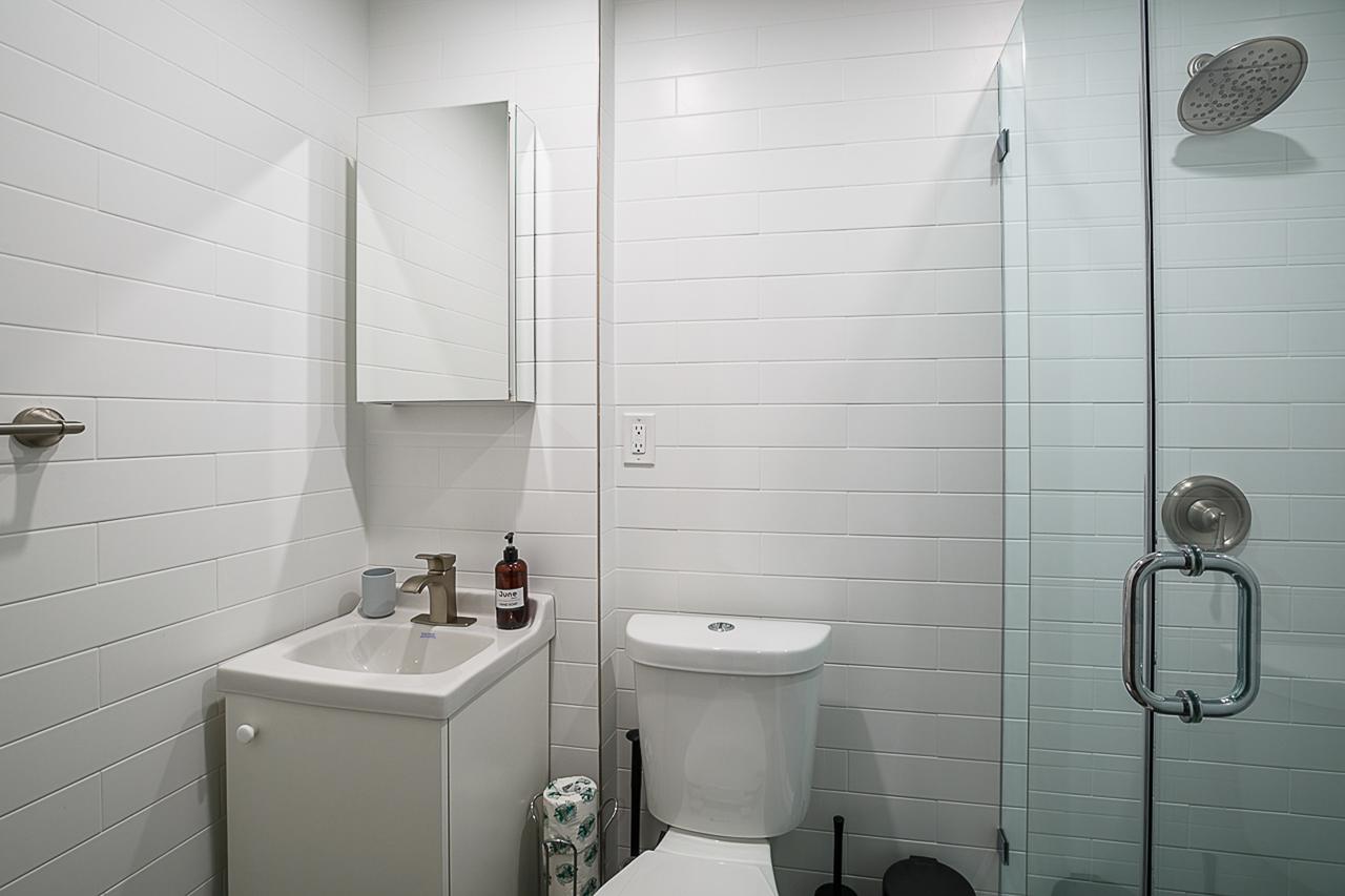 a room in Morningside Heights photo 7