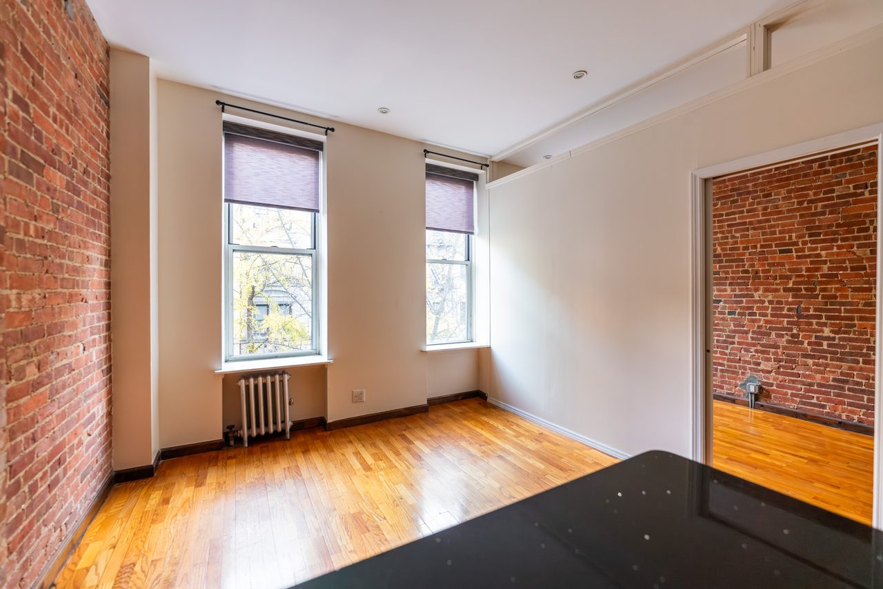 a room in Theatre District photo 7