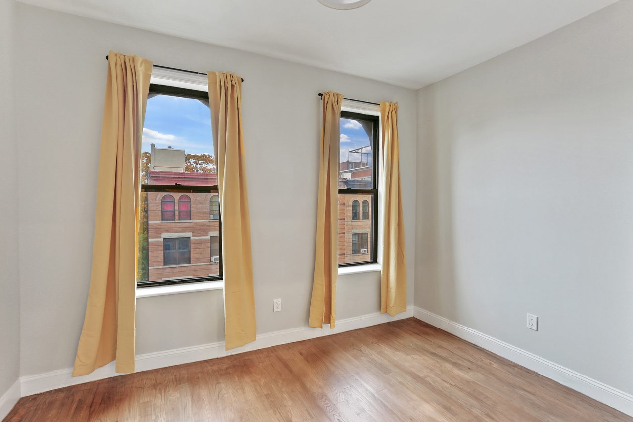 a room in Crown Heights photo 2