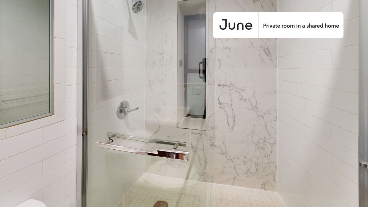 a room in Morningside Heights photo 8
