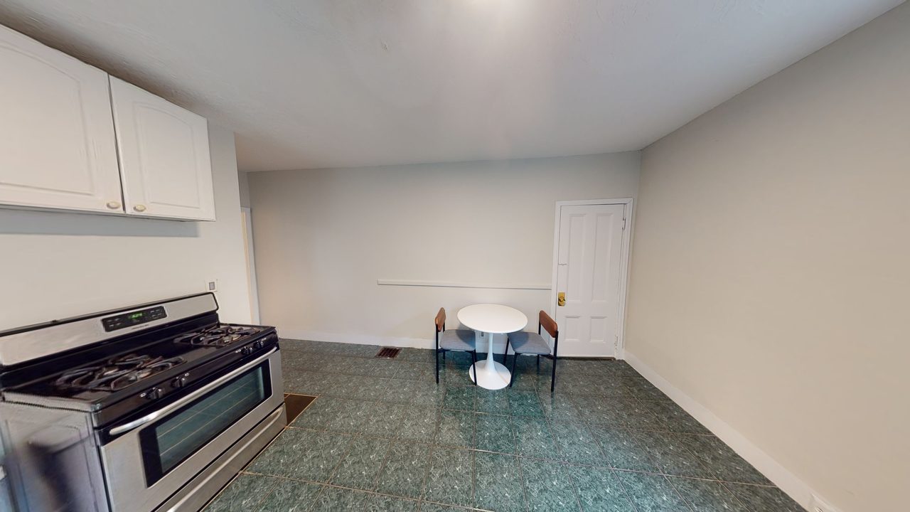 a room in Lower Allston photo 5