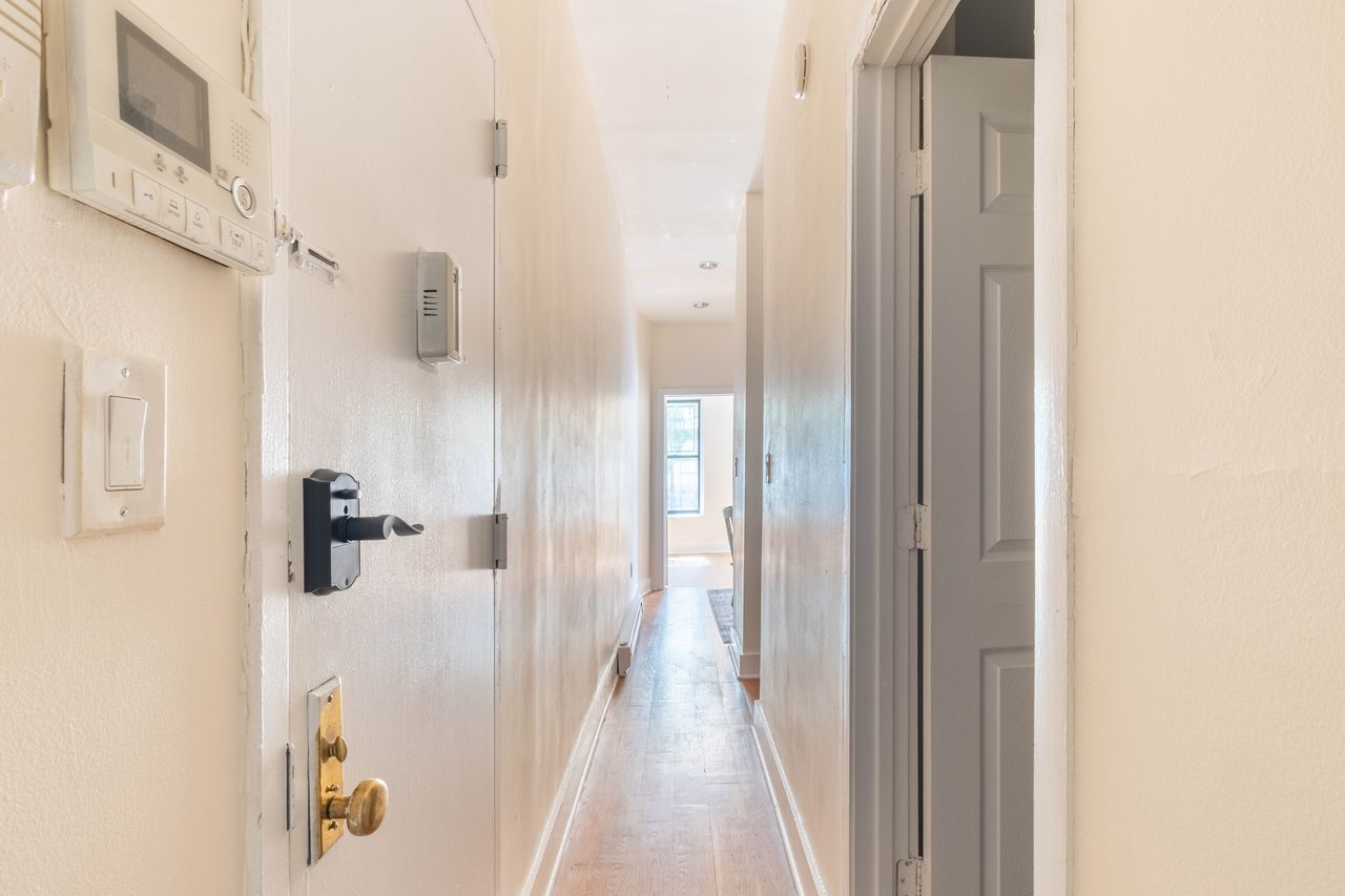 a room in Morningside Heights photo 9