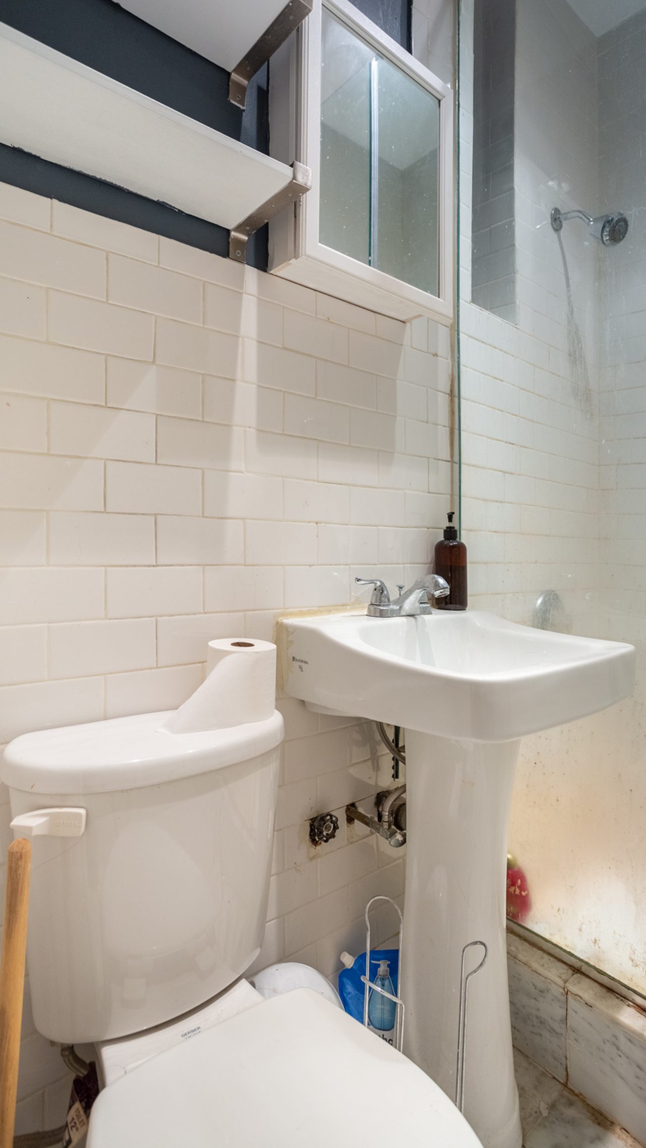 a room in East Village photo 9