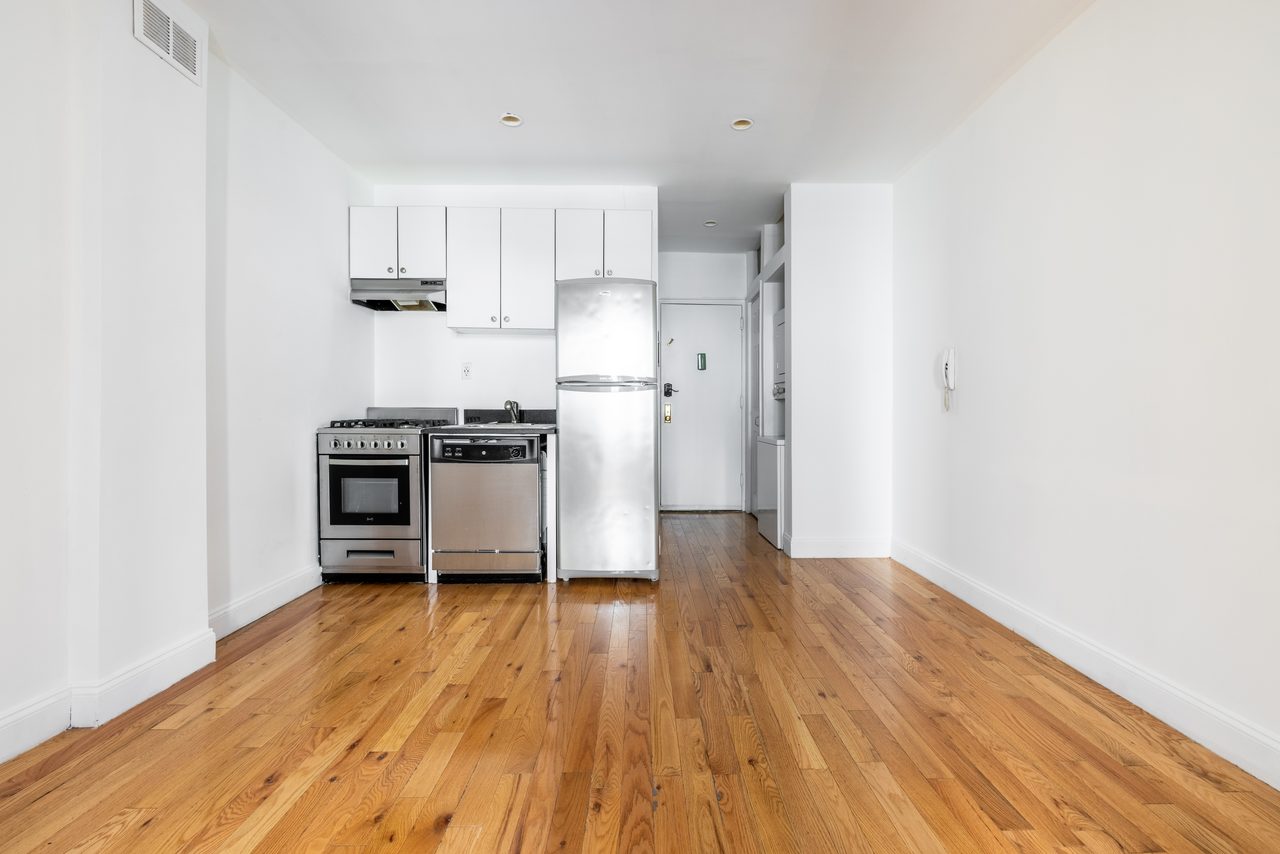a room in East Village photo 6