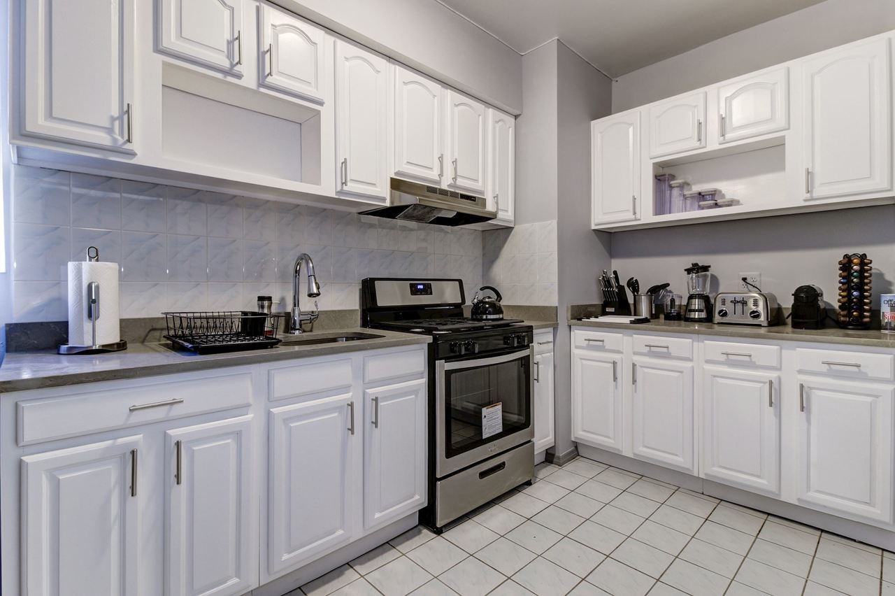 a room in Hamilton Heights photo 6