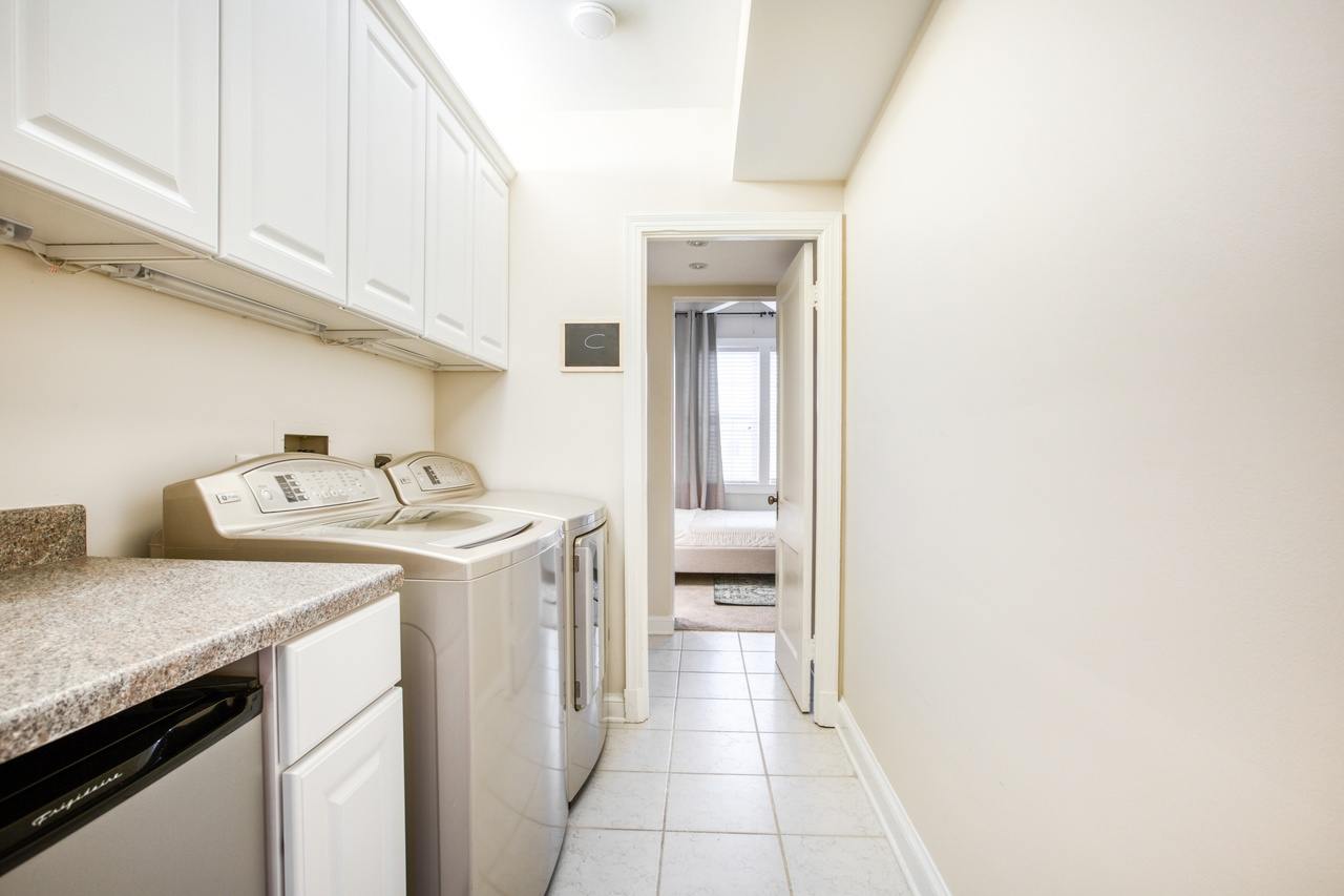 a room in Barney Circle photo 5