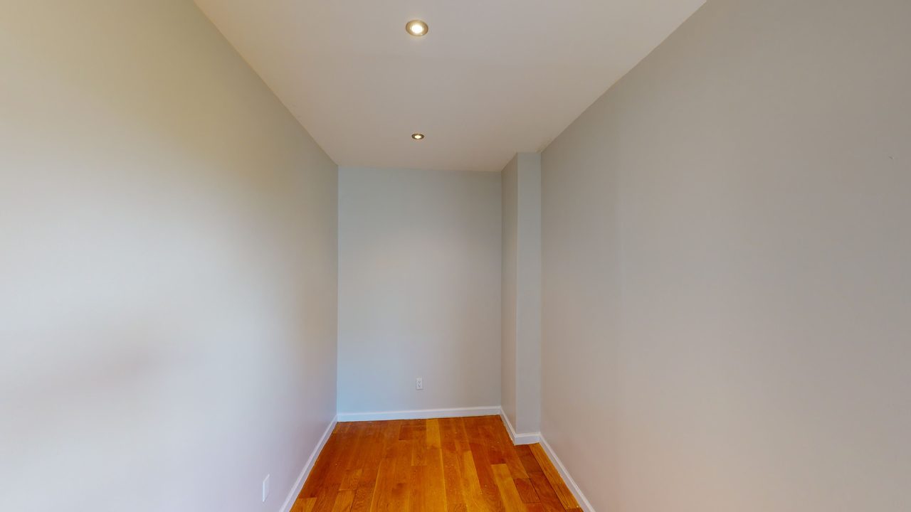a room in Morningside Heights photo 5