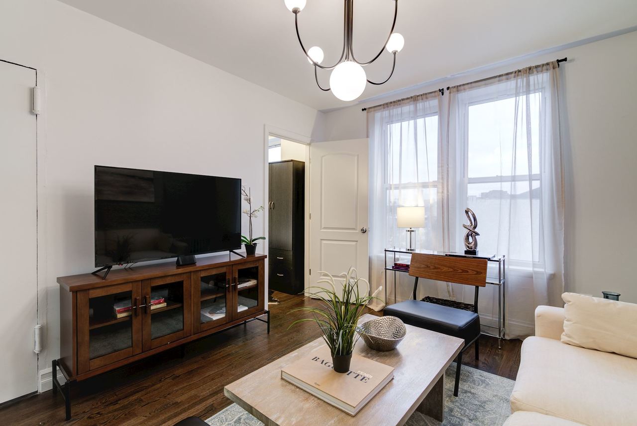 a room in Crown Heights photo 5