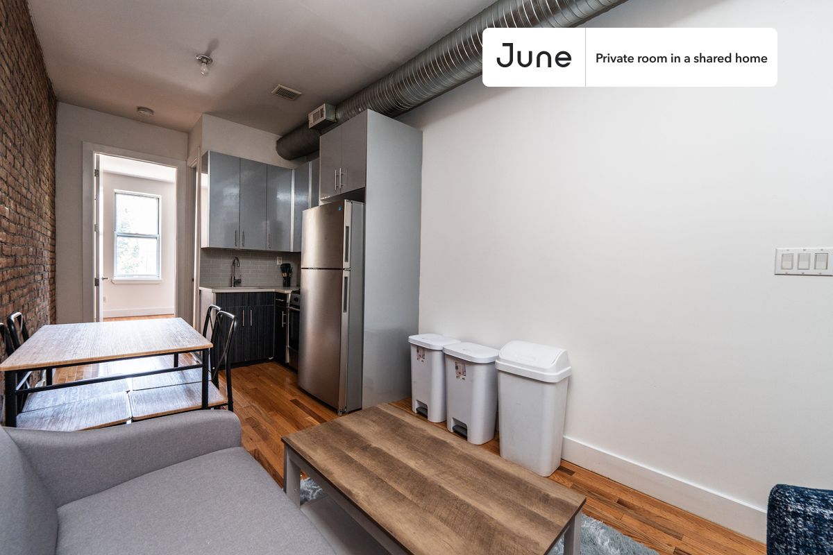 a room in Ocean Hill photo 5