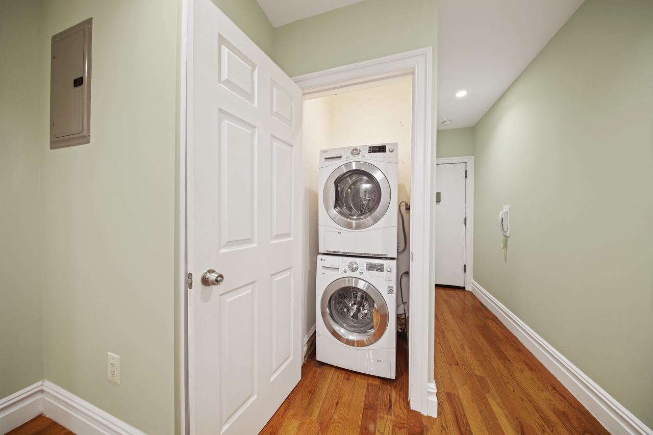 a room in East Village photo 8