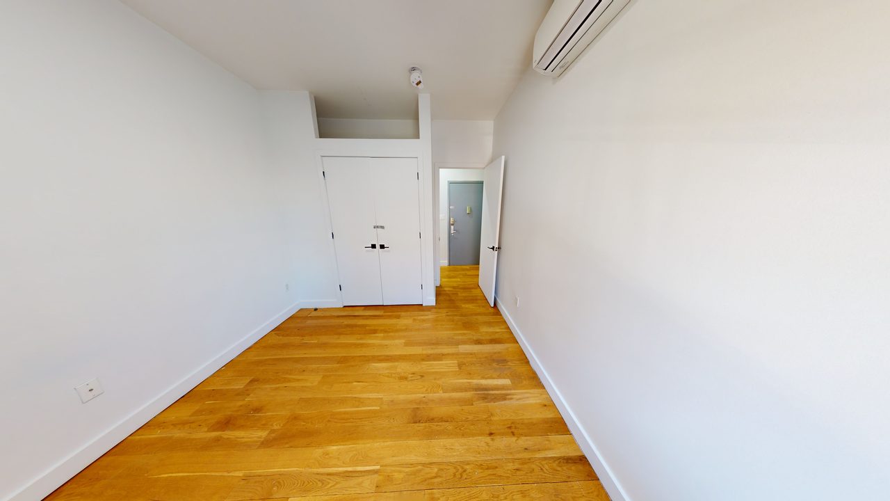 a room in Ridgewood photo 2