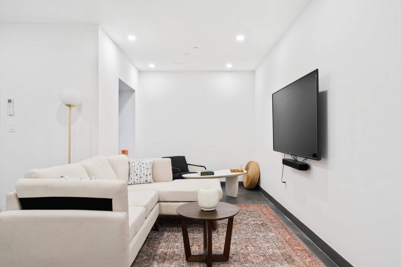 a room in Bedford-Stuyvesant photo 3
