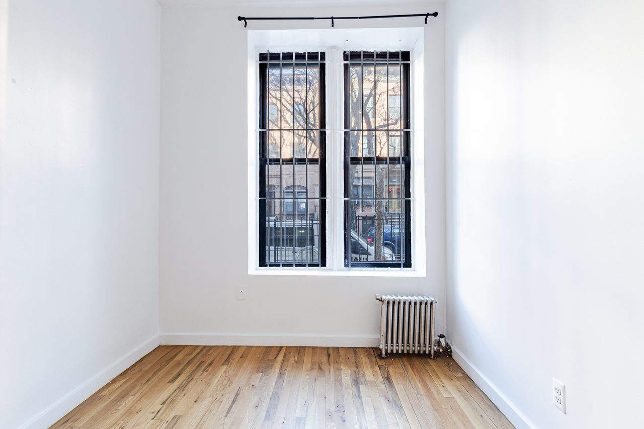a room in Hamilton Heights photo 2