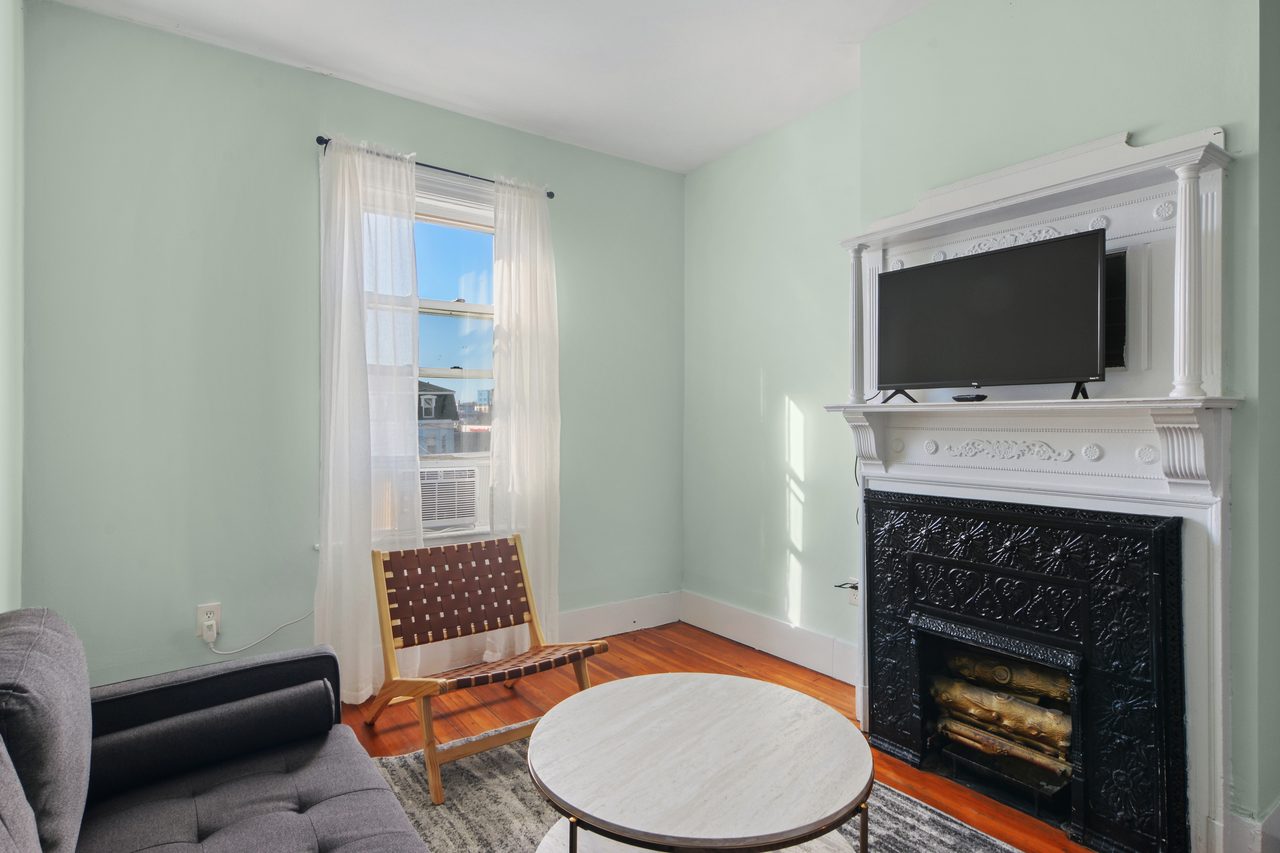 a room in Allston photo 3