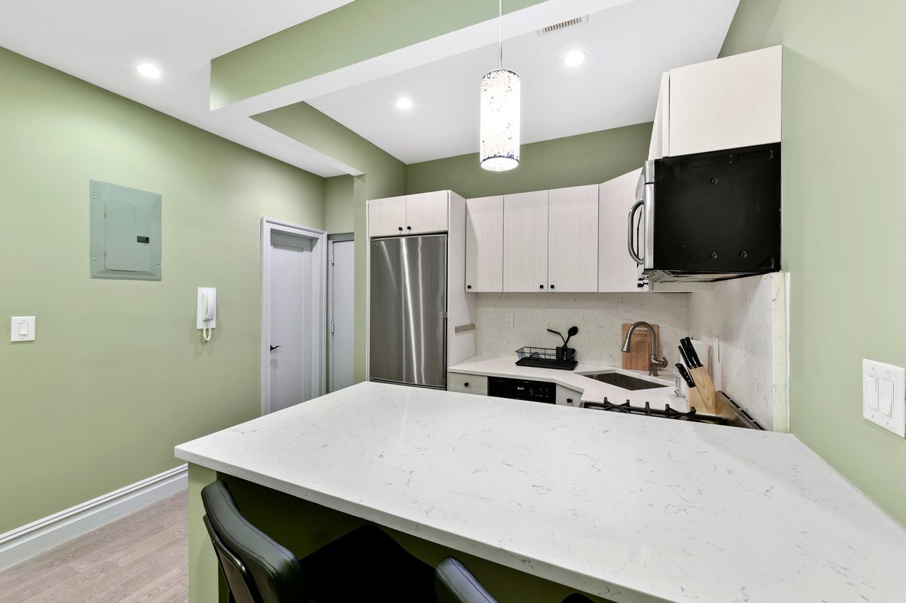 a room in East Village photo 7
