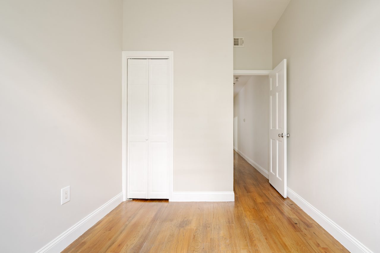 a room in Crown Heights photo 5