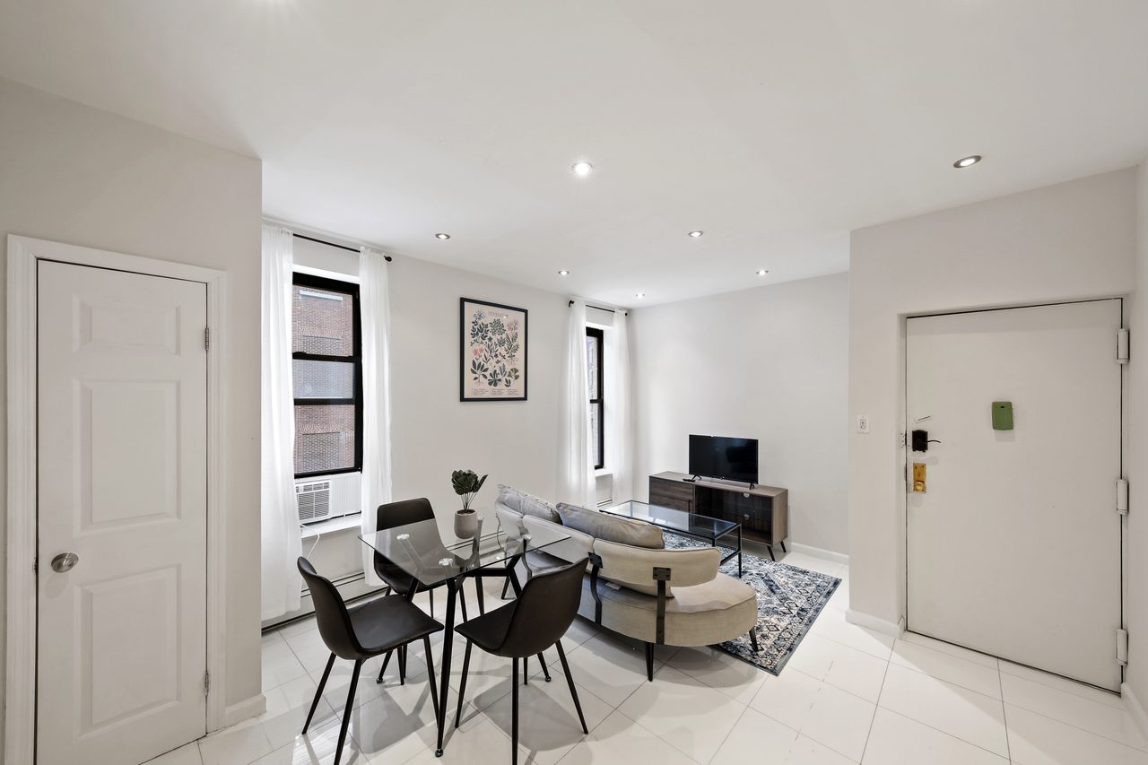 a room in Morningside Heights photo 3