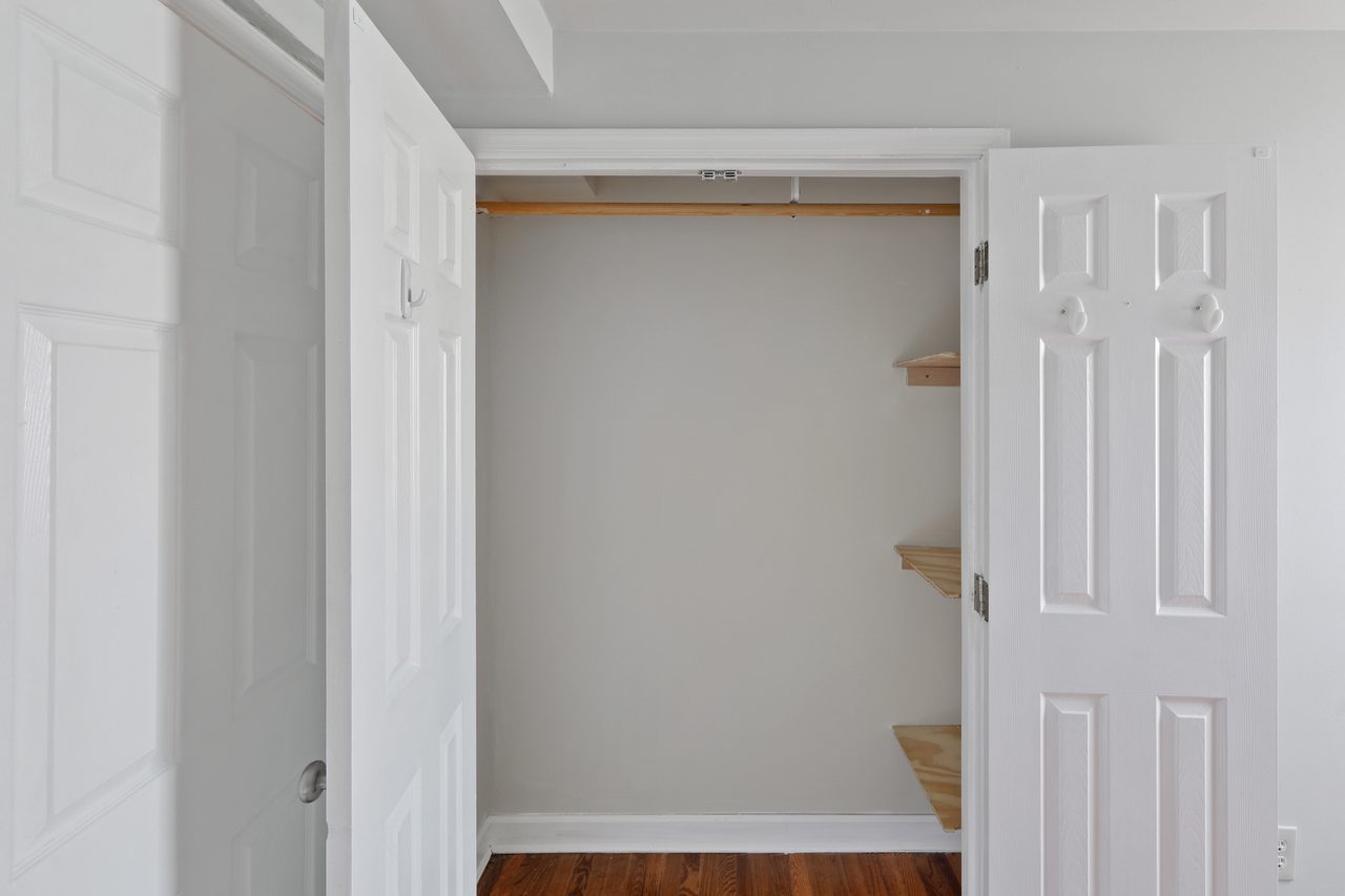 a room in Northeast Washington photo 3