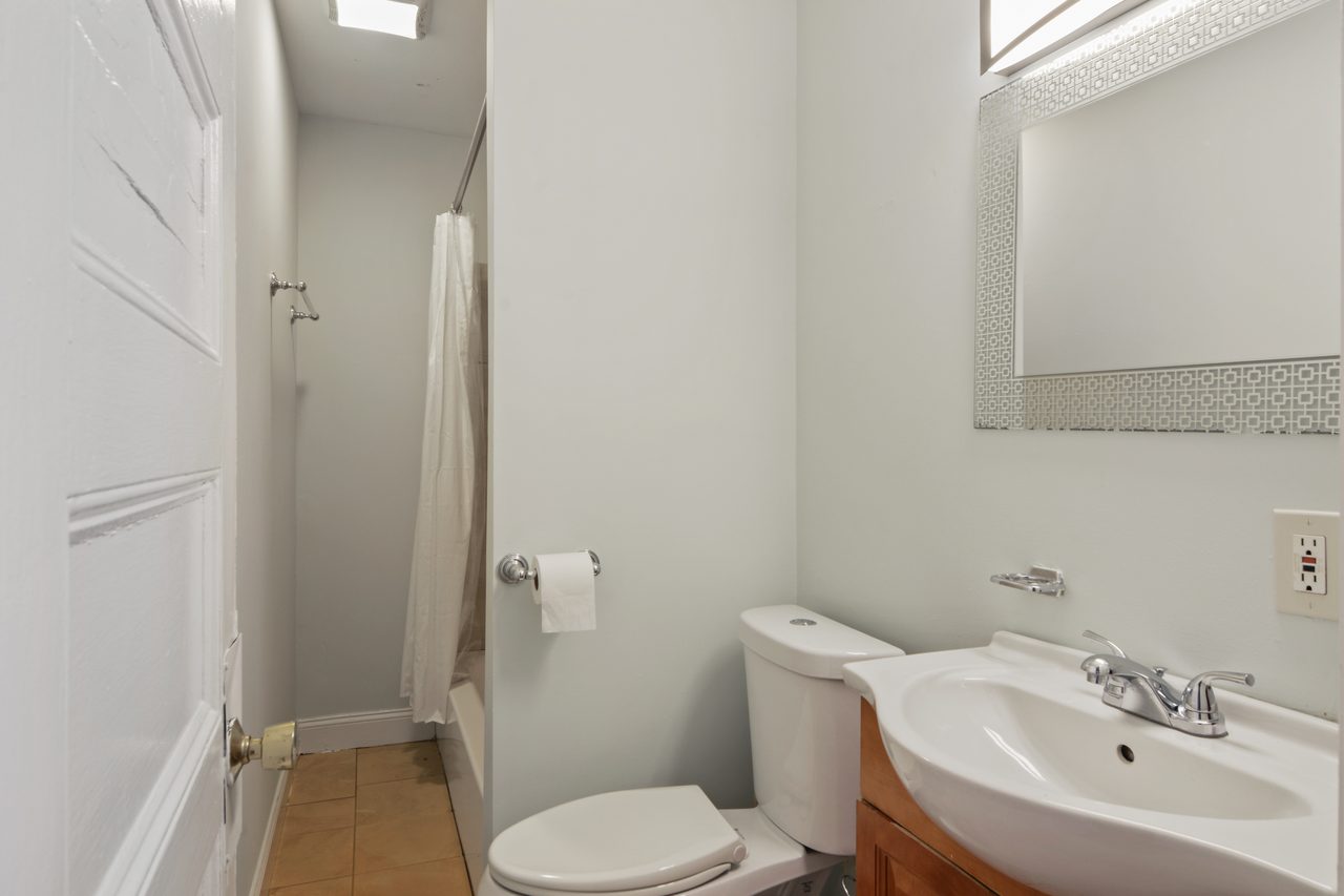 a room in Allston photo 7