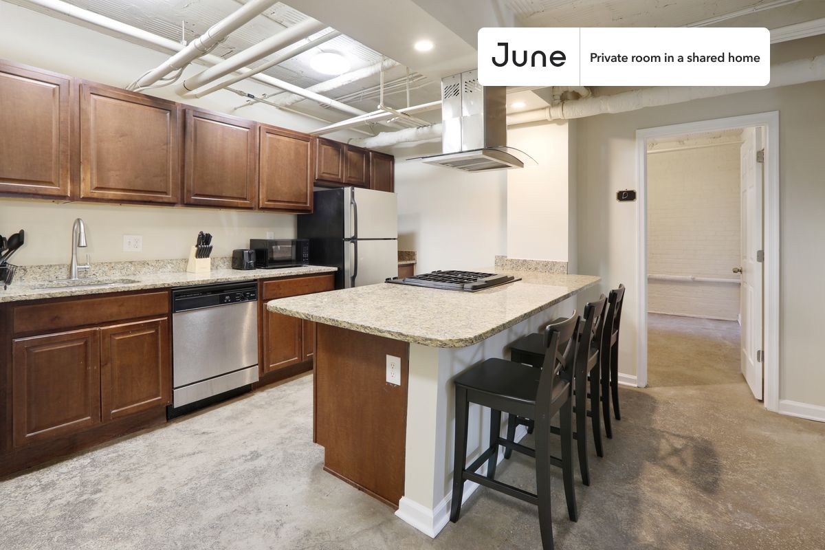 a room in Northwest Washington photo 9