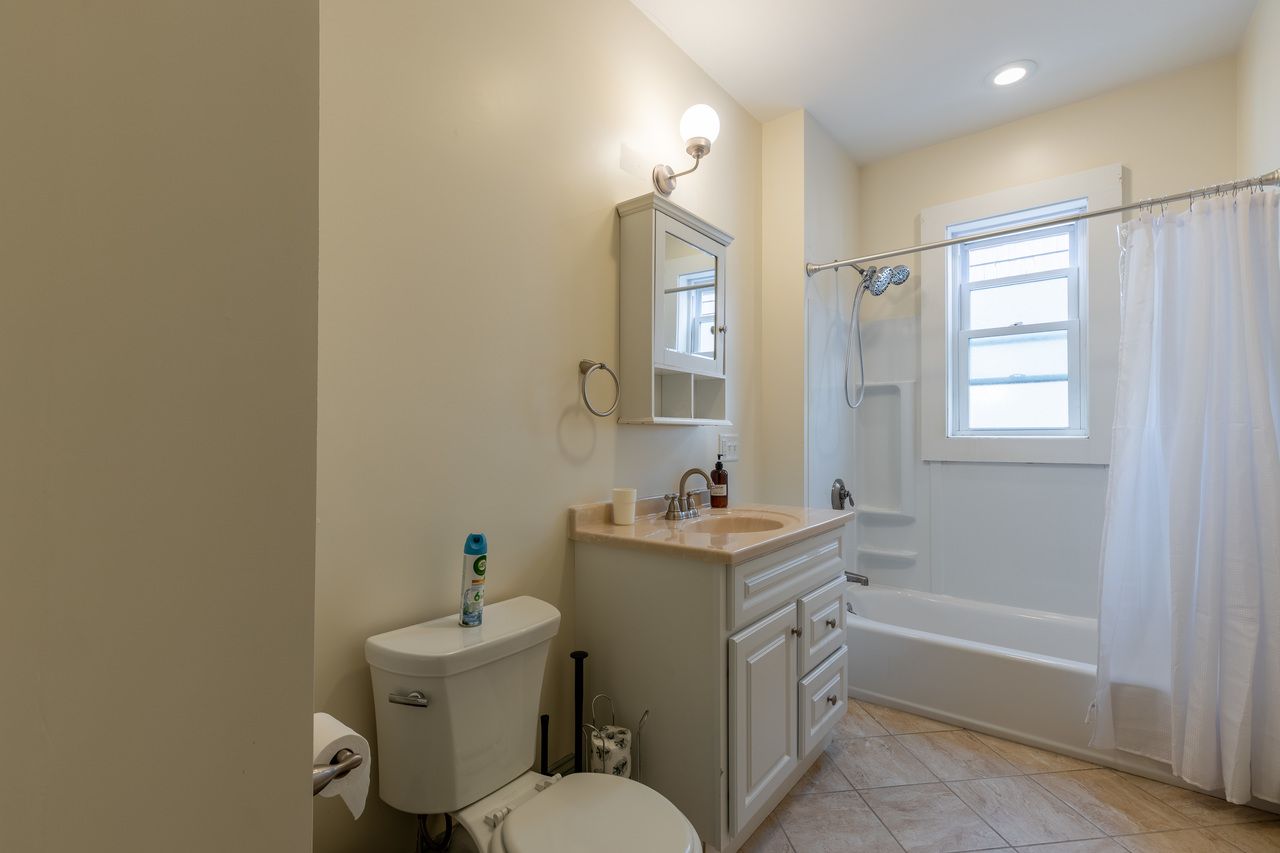 a room in Dorchester photo 8