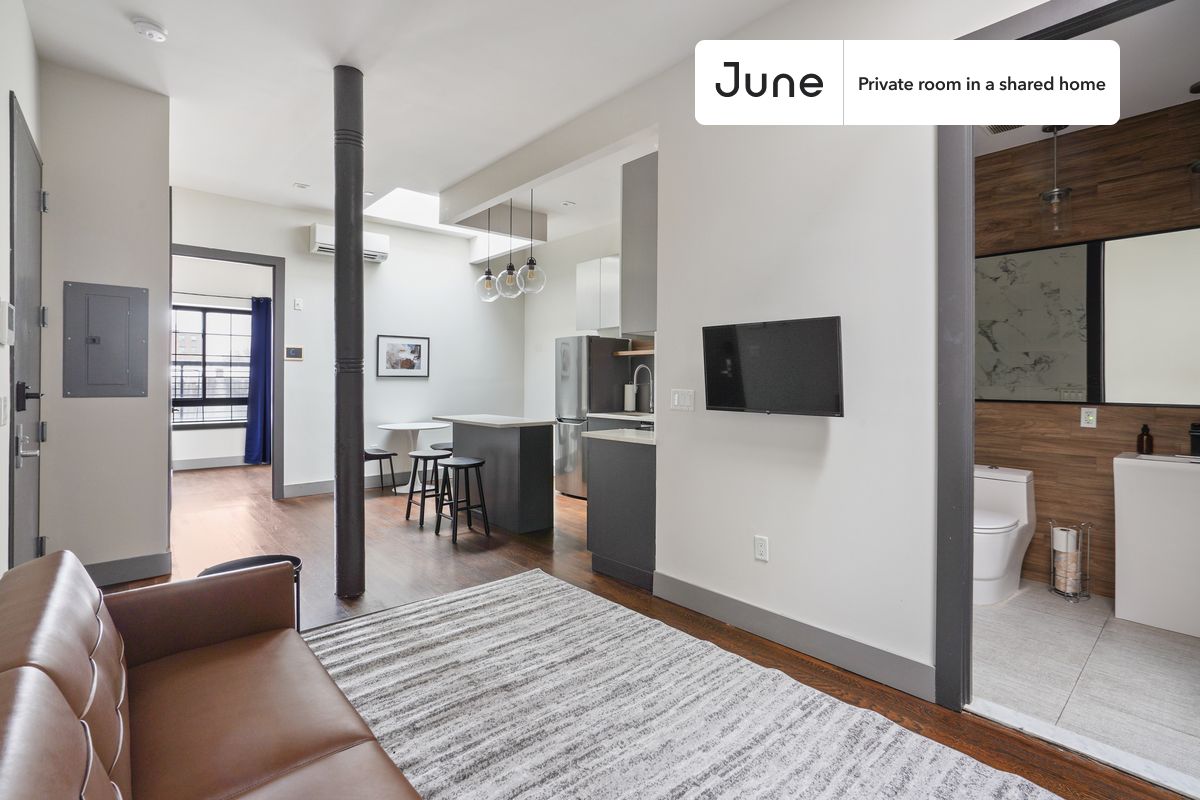 a room in Bedford-Stuyvesant photo 8