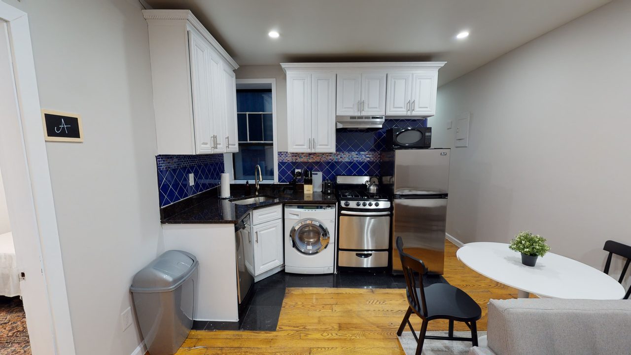 a room in Morningside Heights photo 2