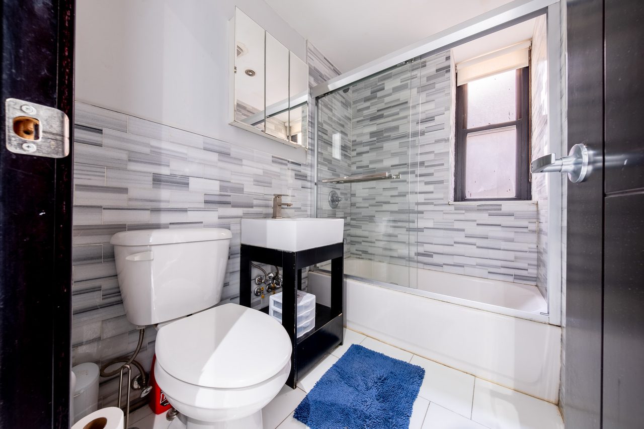 a room in Morningside Heights photo 5