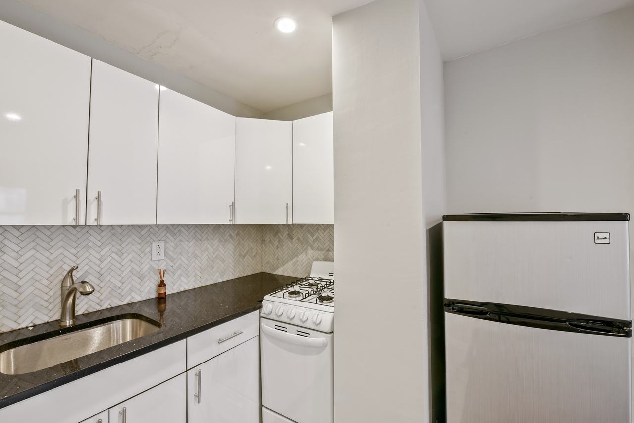 a room in East Village photo 5