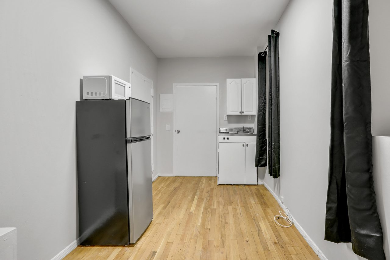 a room in Lincoln Square photo 2