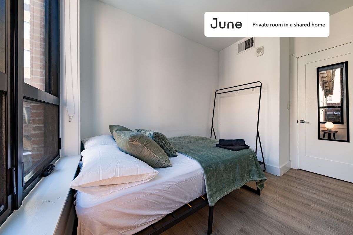 a room in Northwest Washington photo 2