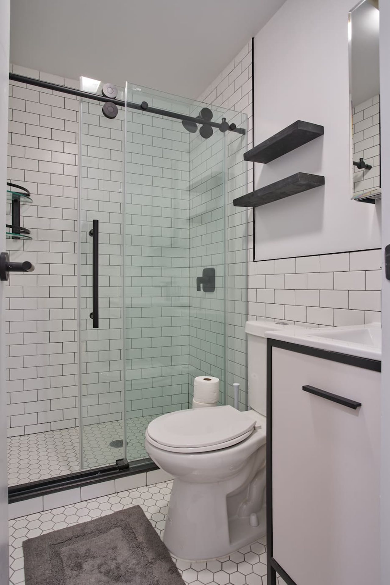 a room in Bedford-Stuyvesant photo 2