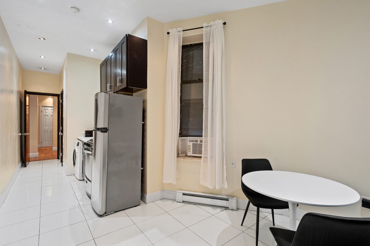 a room in Morningside Heights photo 5