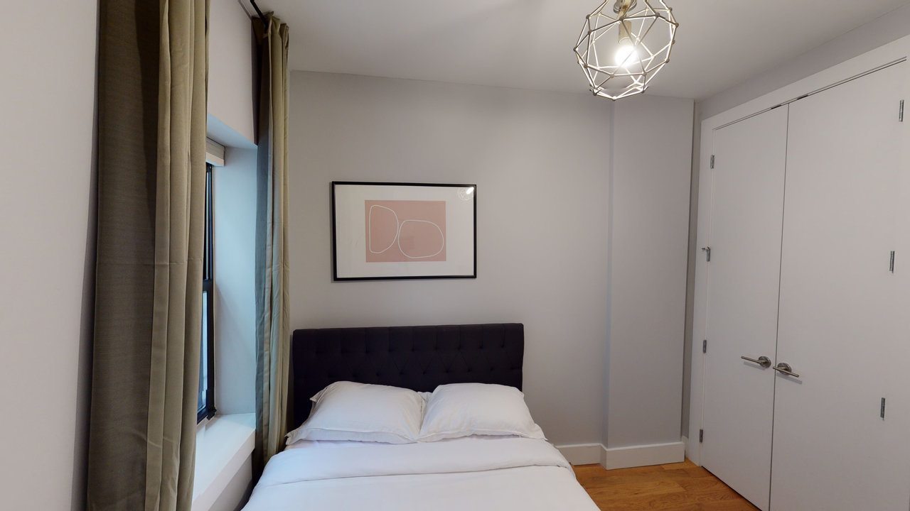 a room in Bedford-Stuyvesant photo 3