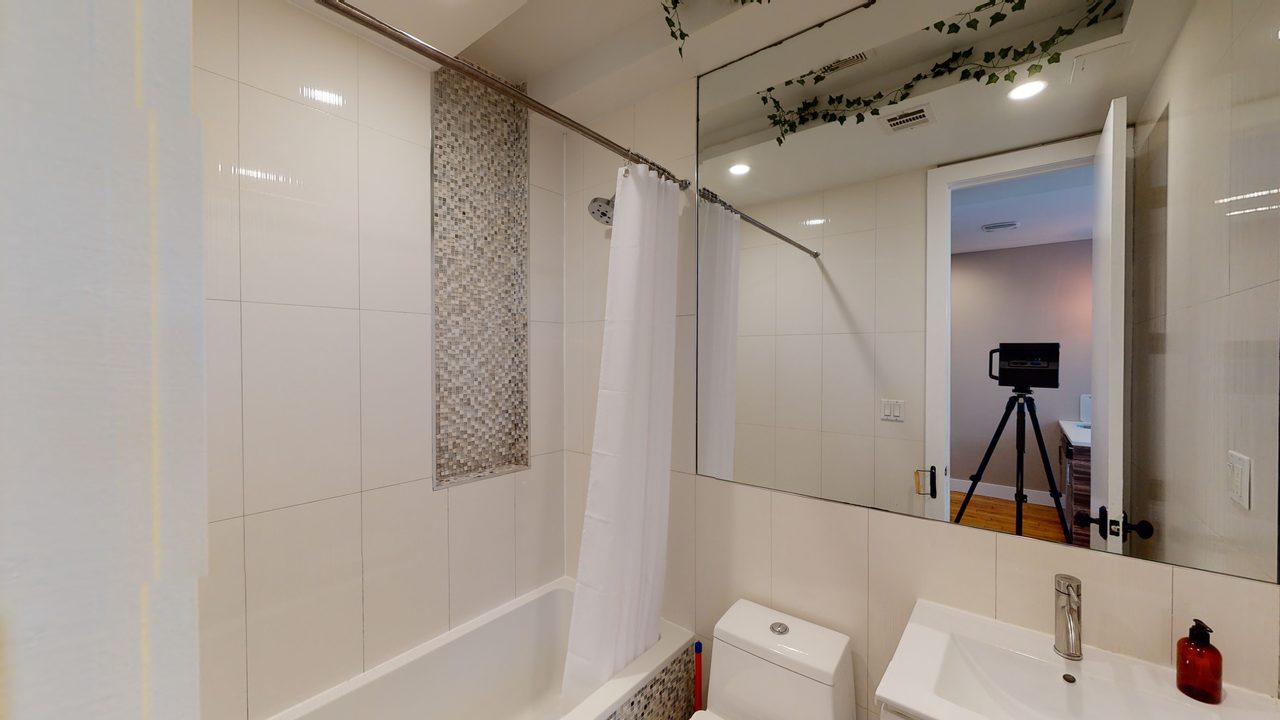 a room in Bedford-Stuyvesant photo 6