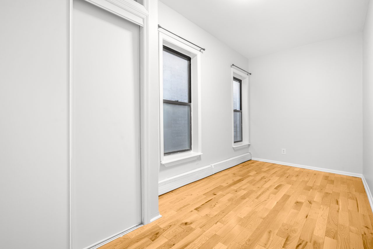 a room in Clinton Hill photo 2