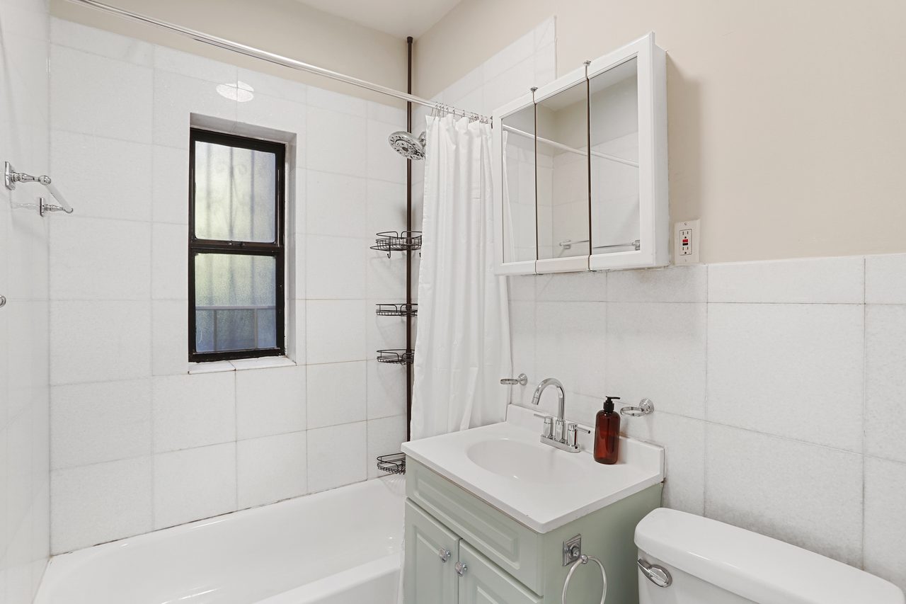 a room in East Harlem photo 8