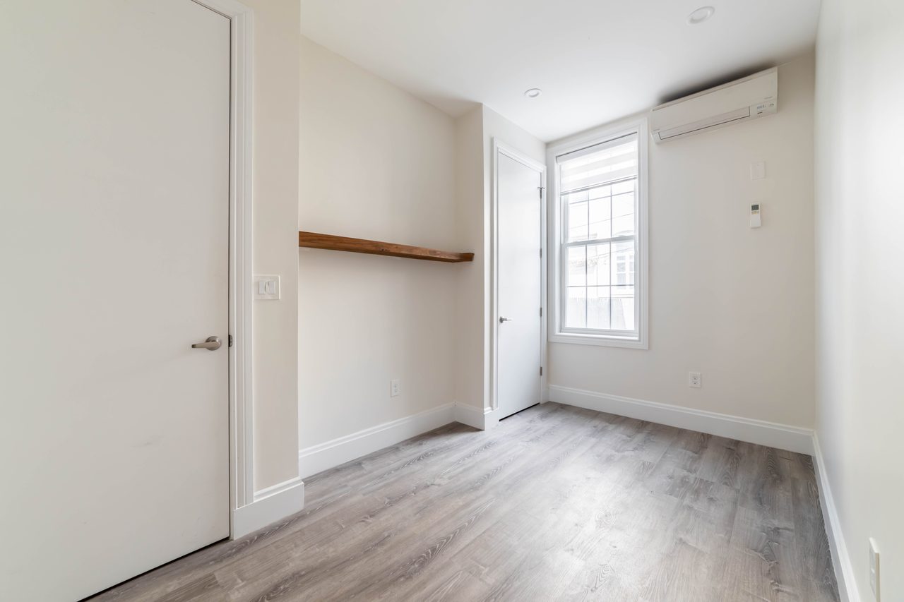 a room in Greenpoint photo 2