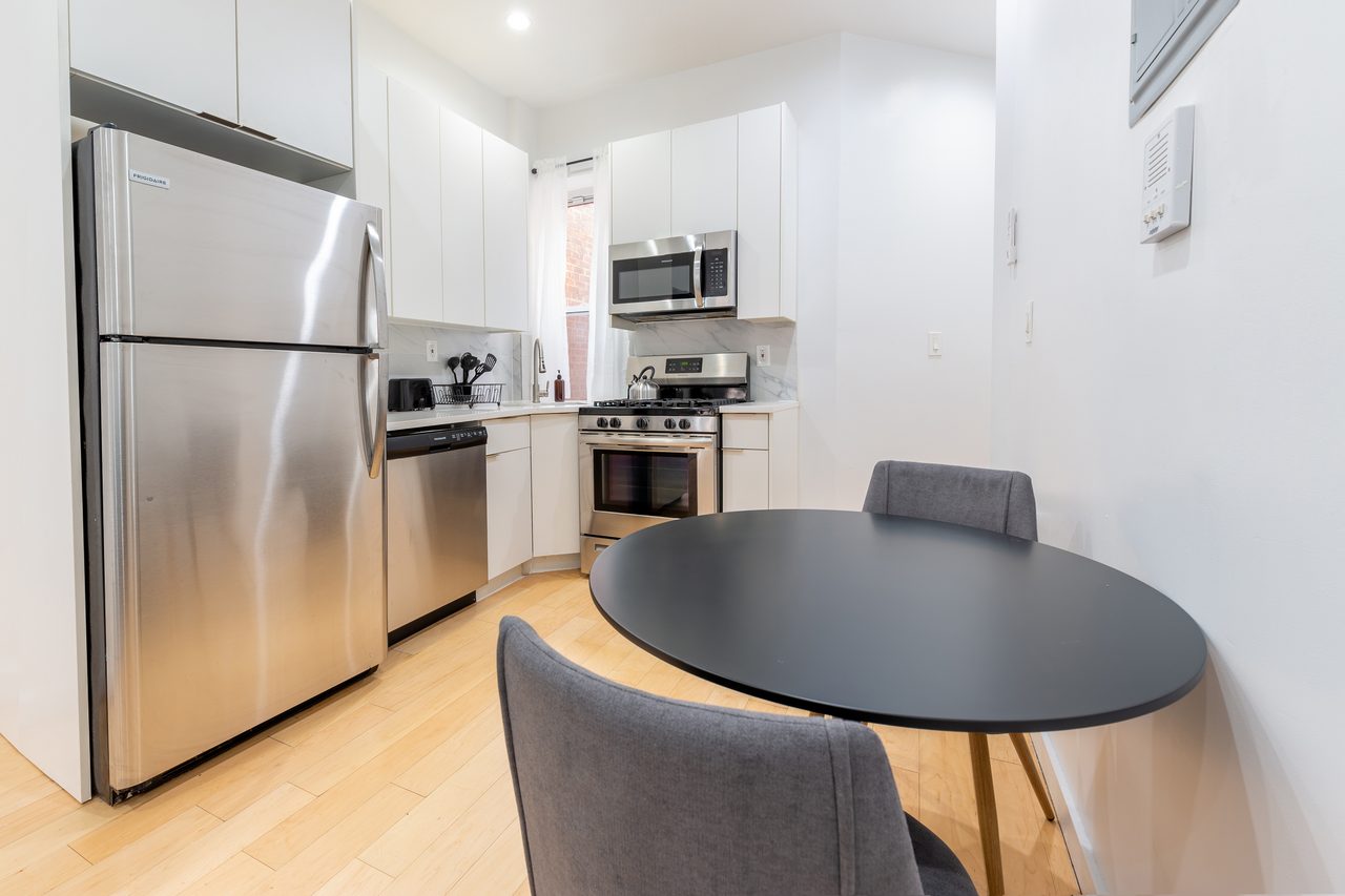 a room in Bedford-Stuyvesant photo 8