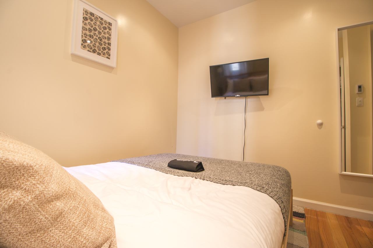 a room in Morningside Heights photo 4