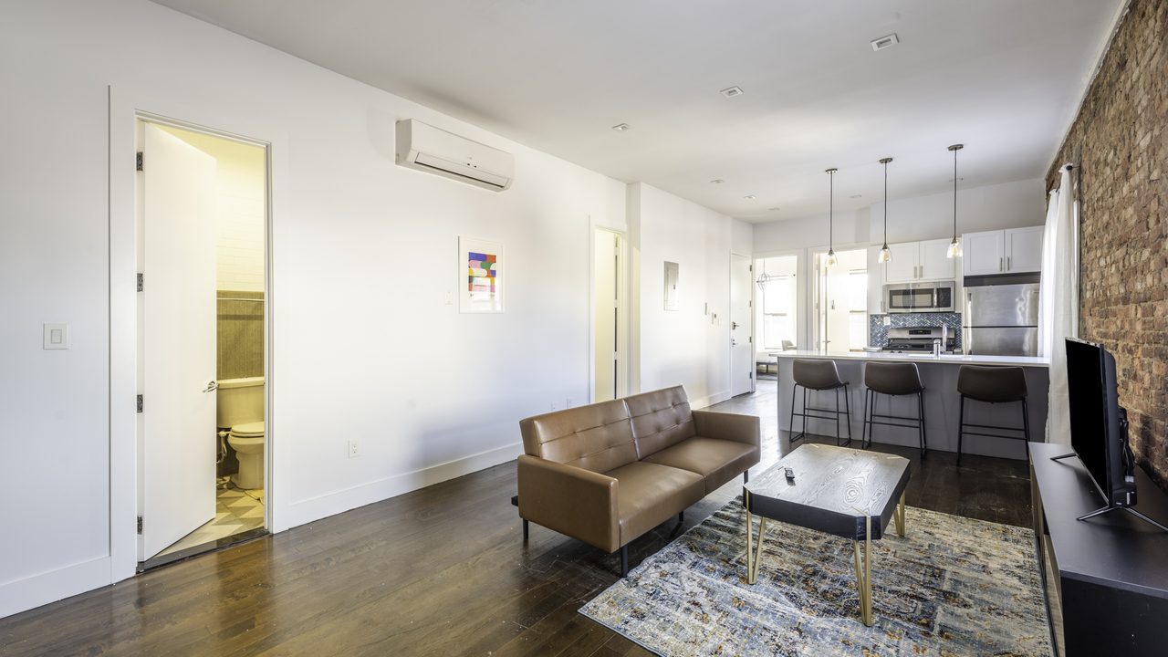 a room in Bushwick photo 8