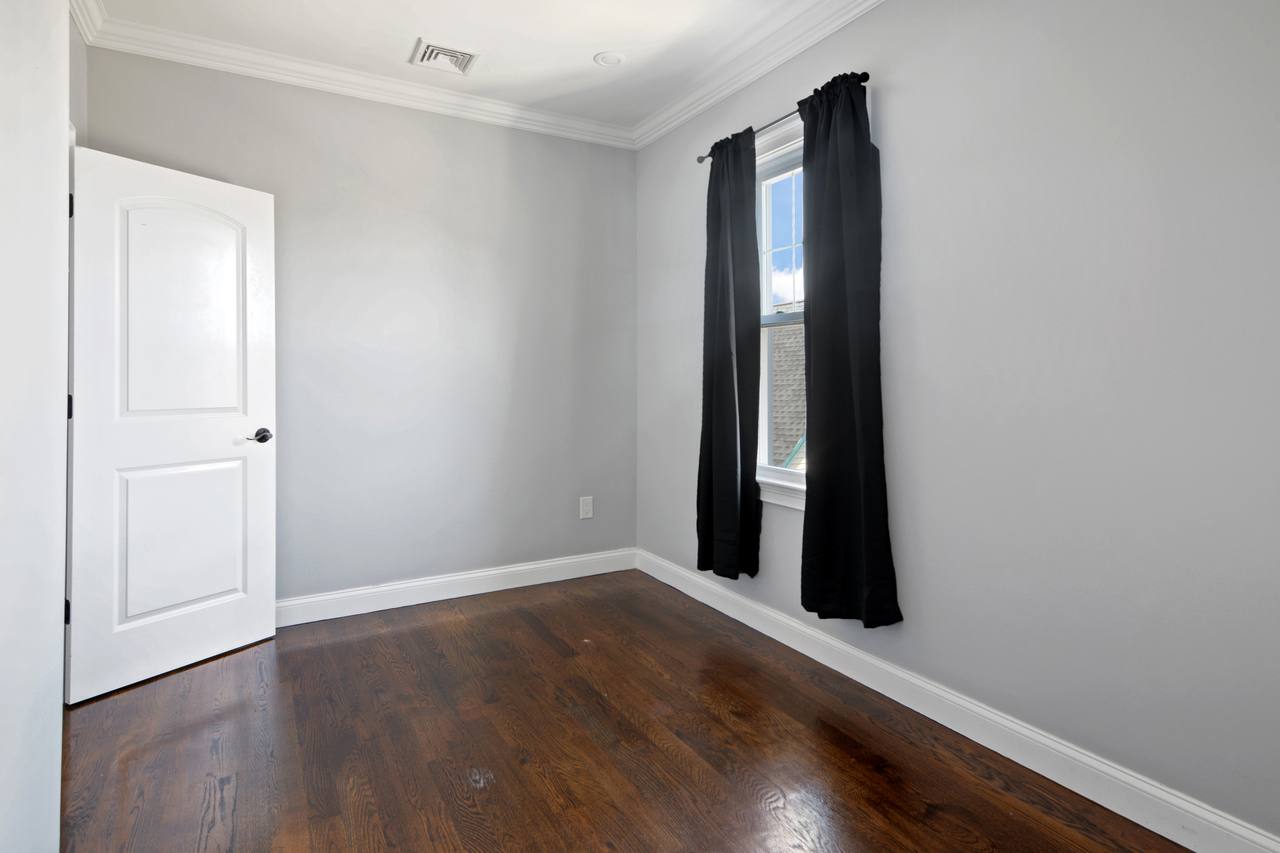a room in Winter Hill photo 5