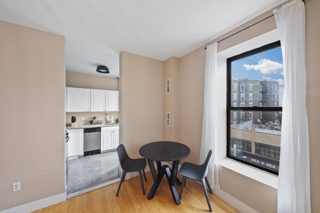 a room in Harlem photo 5