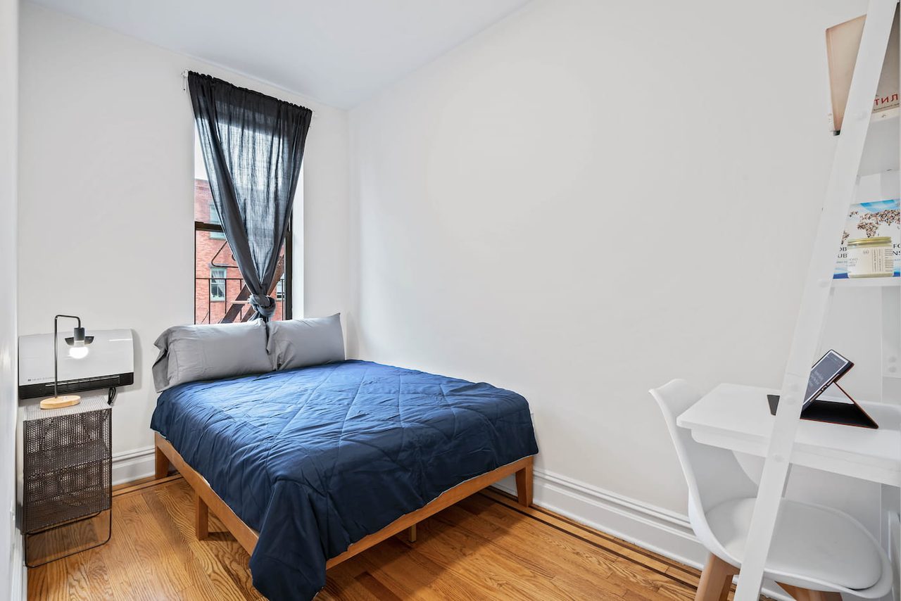 a room in Greenpoint photo 3