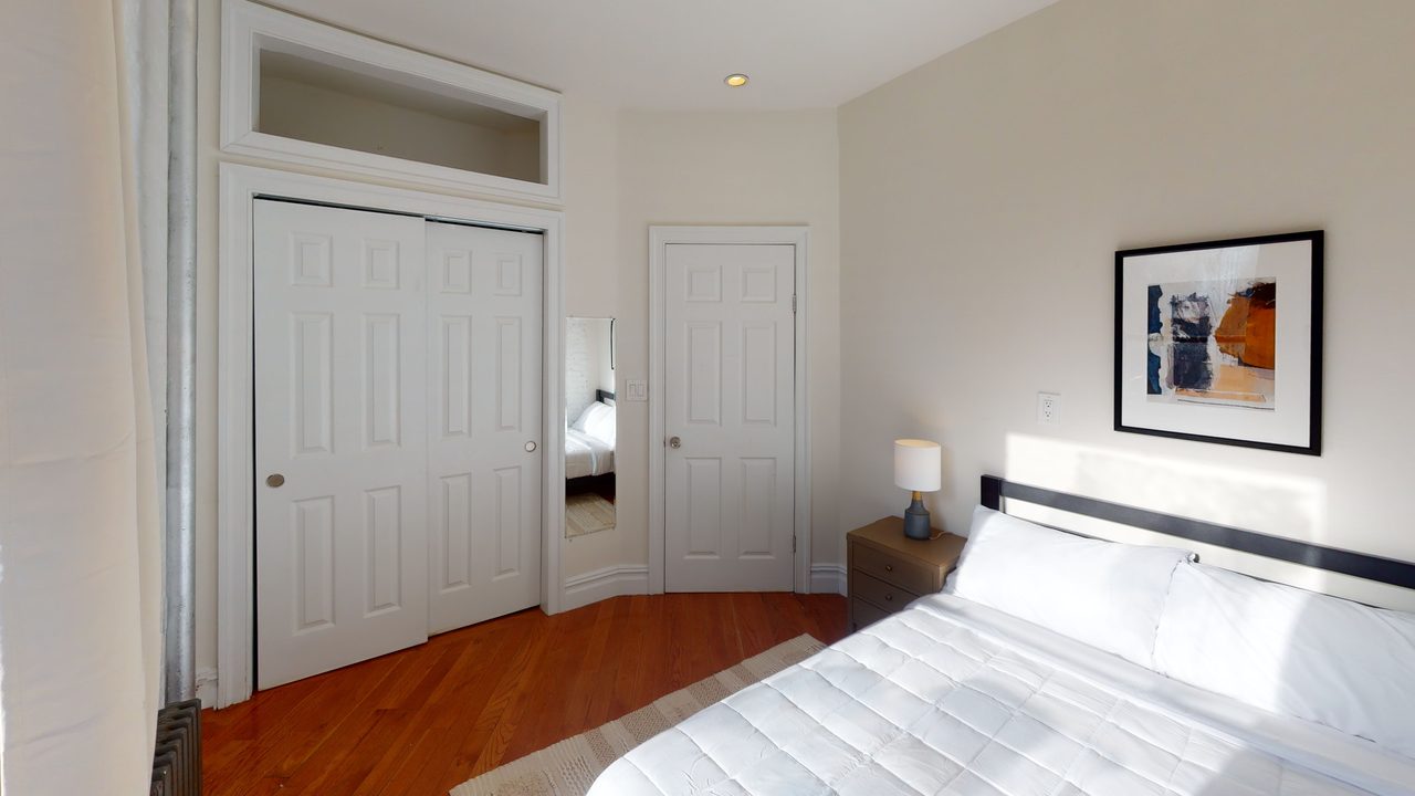 a room in Hell's Kitchen photo 5