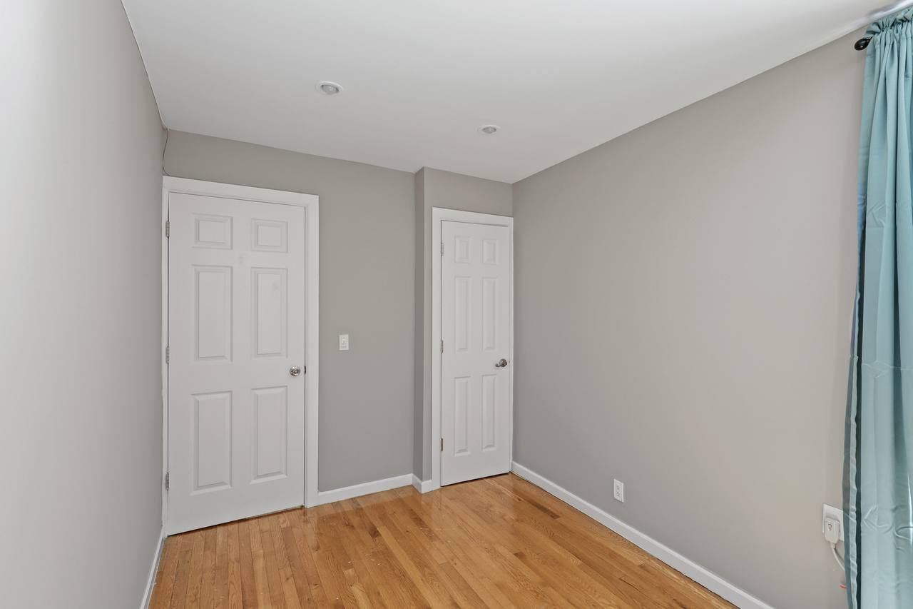a room in East Village photo 5