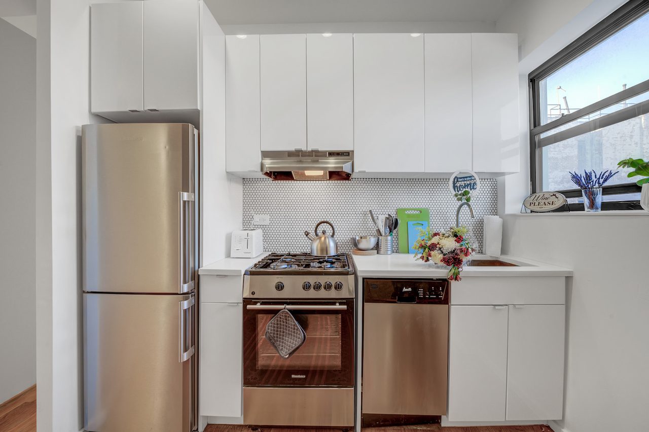 a room in Bedford-Stuyvesant photo 5